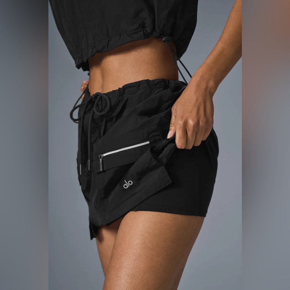 ALO YOGA | ✨NEW✨ Crinkle Surplus Mini Skirt in Black - Picture 5 of 6